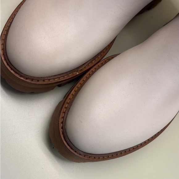 AGL MADE IN ITALY White Knee-High Combat Boots with Seamless Design - Picture 2 of 11